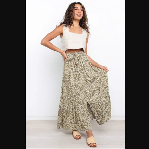 Petal & Pup Devlin Beige Square Neck Cropped Linen Top 4 - Picture 9 of 16